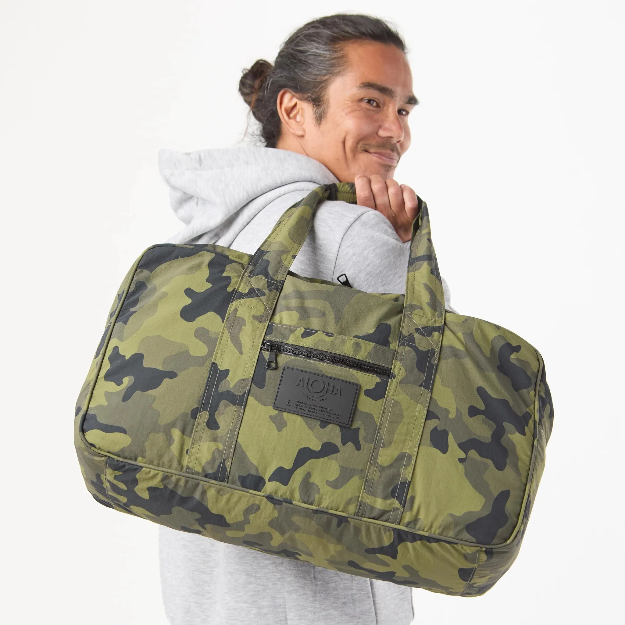 ALOHA COLLECTION Camo Keep It Light Weekender-Hunter/Olive