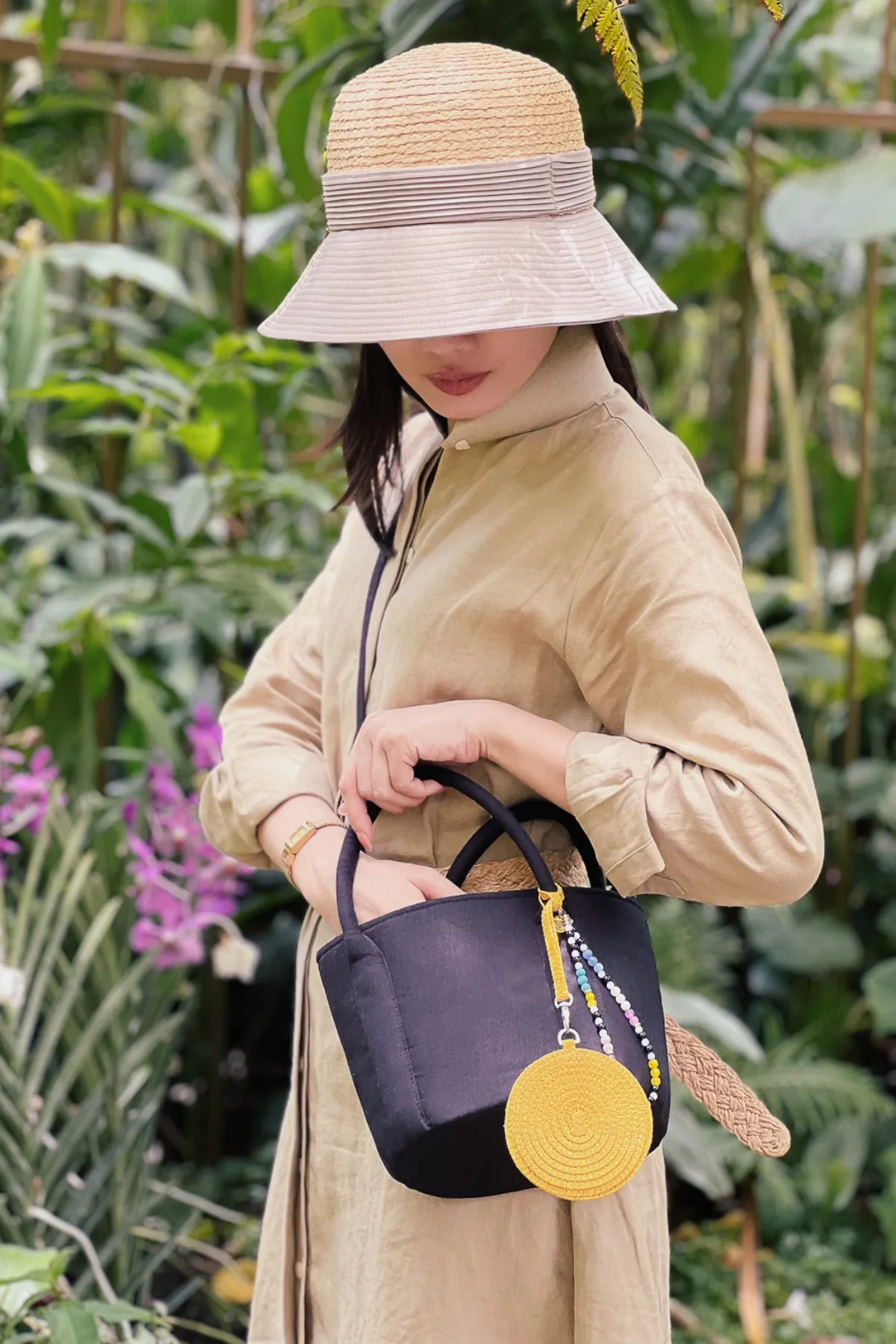 Bucket Cabas black linen bag