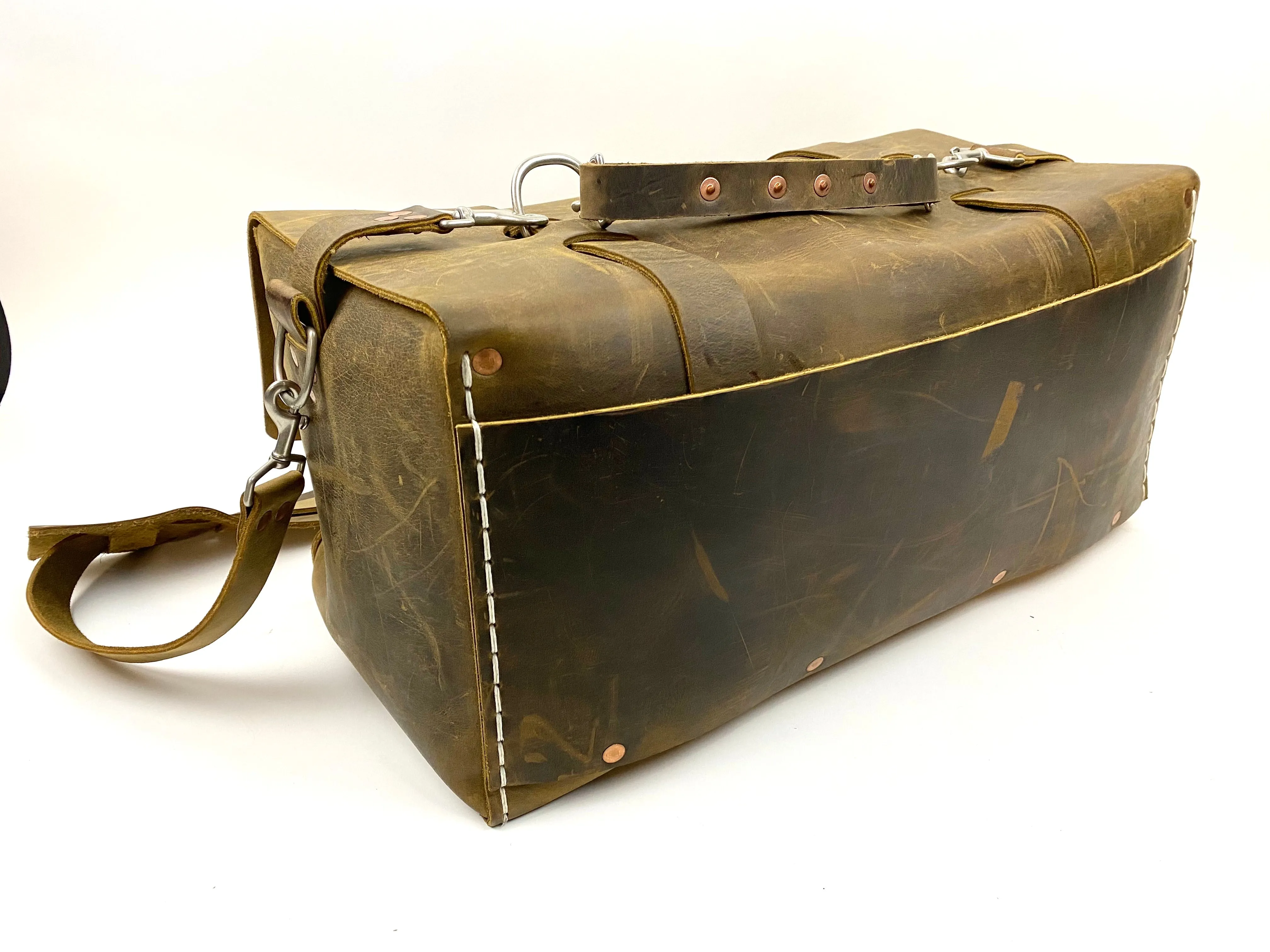 Seasoned No. 613 - Medium Duffle in Crazy Horse With Newspaper Pocket